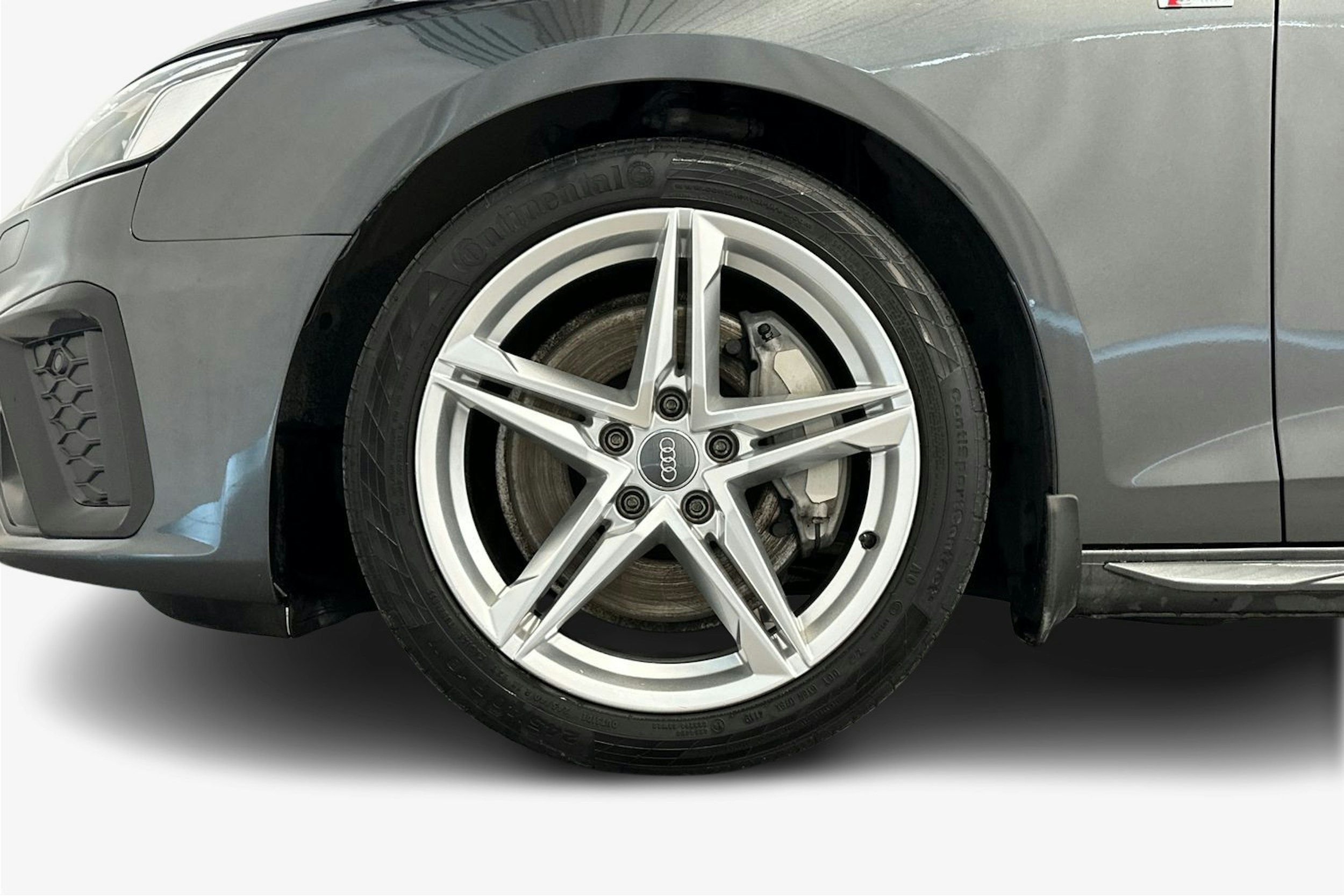 harmaa Audi A4 2020 kuva 11.