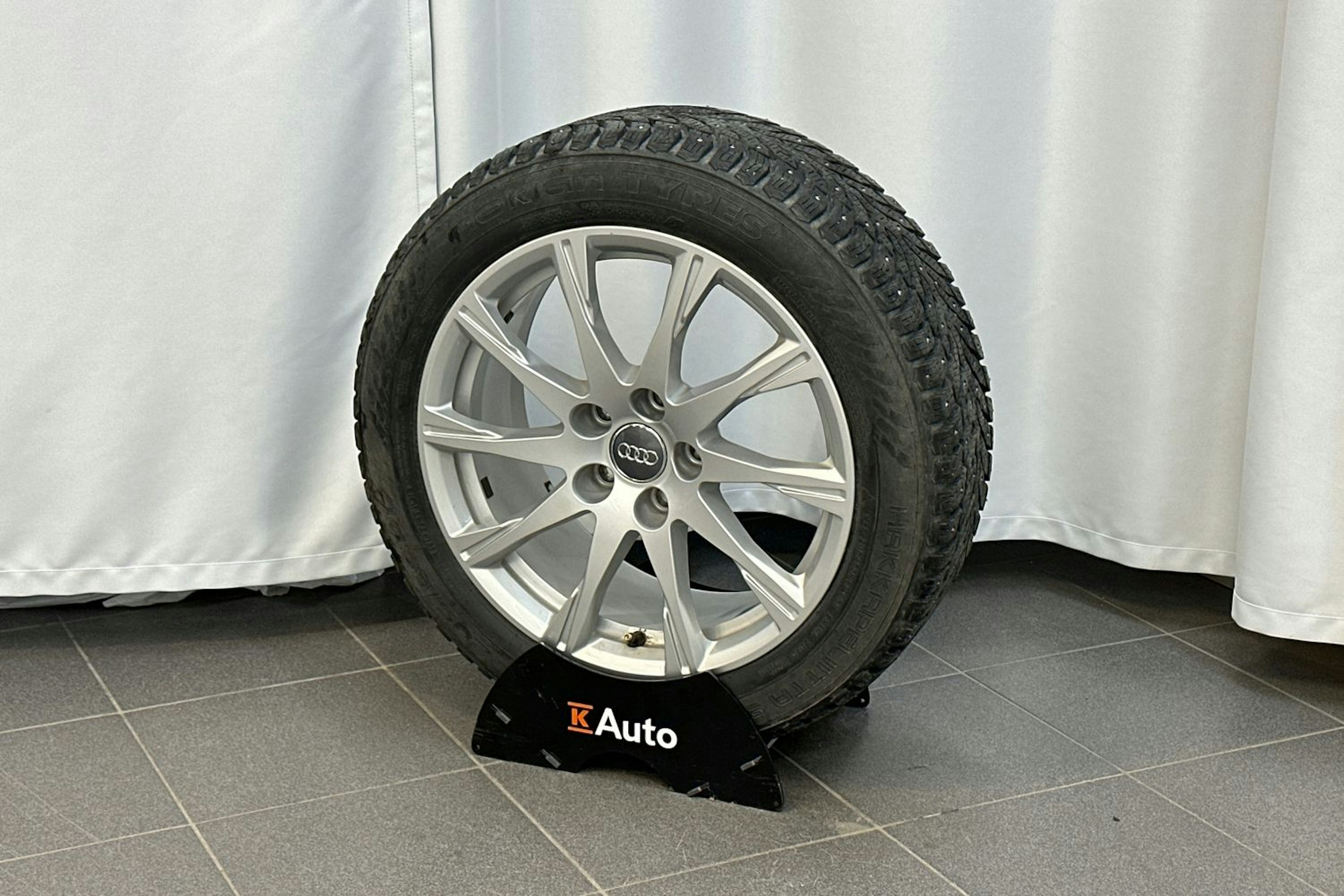 harmaa Audi A4 2020 kuva 14.