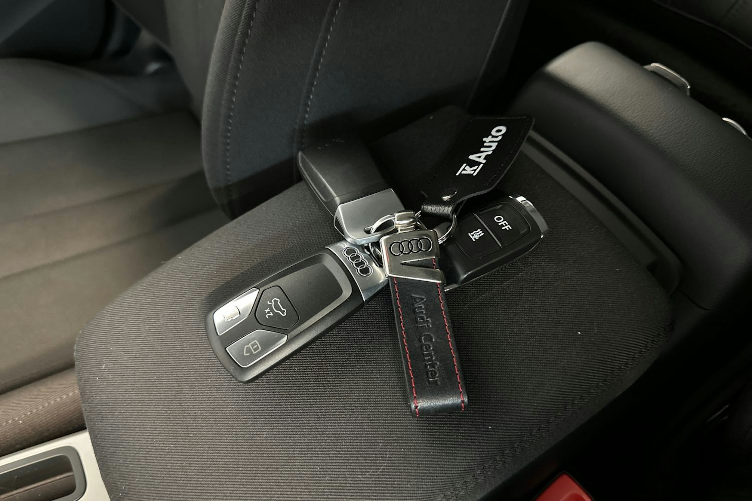harmaa Audi A4 2020 kuva 29.