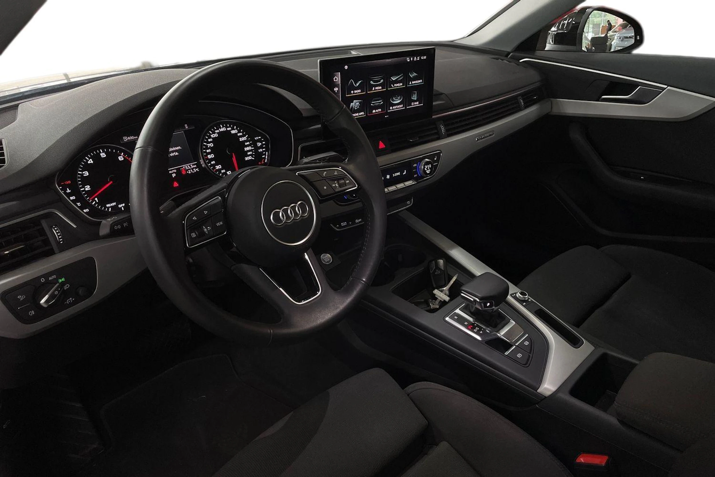 Musta Audi A4 2020 kuva 8.