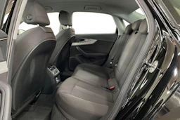 Musta Audi A4 2020 kuva 11.