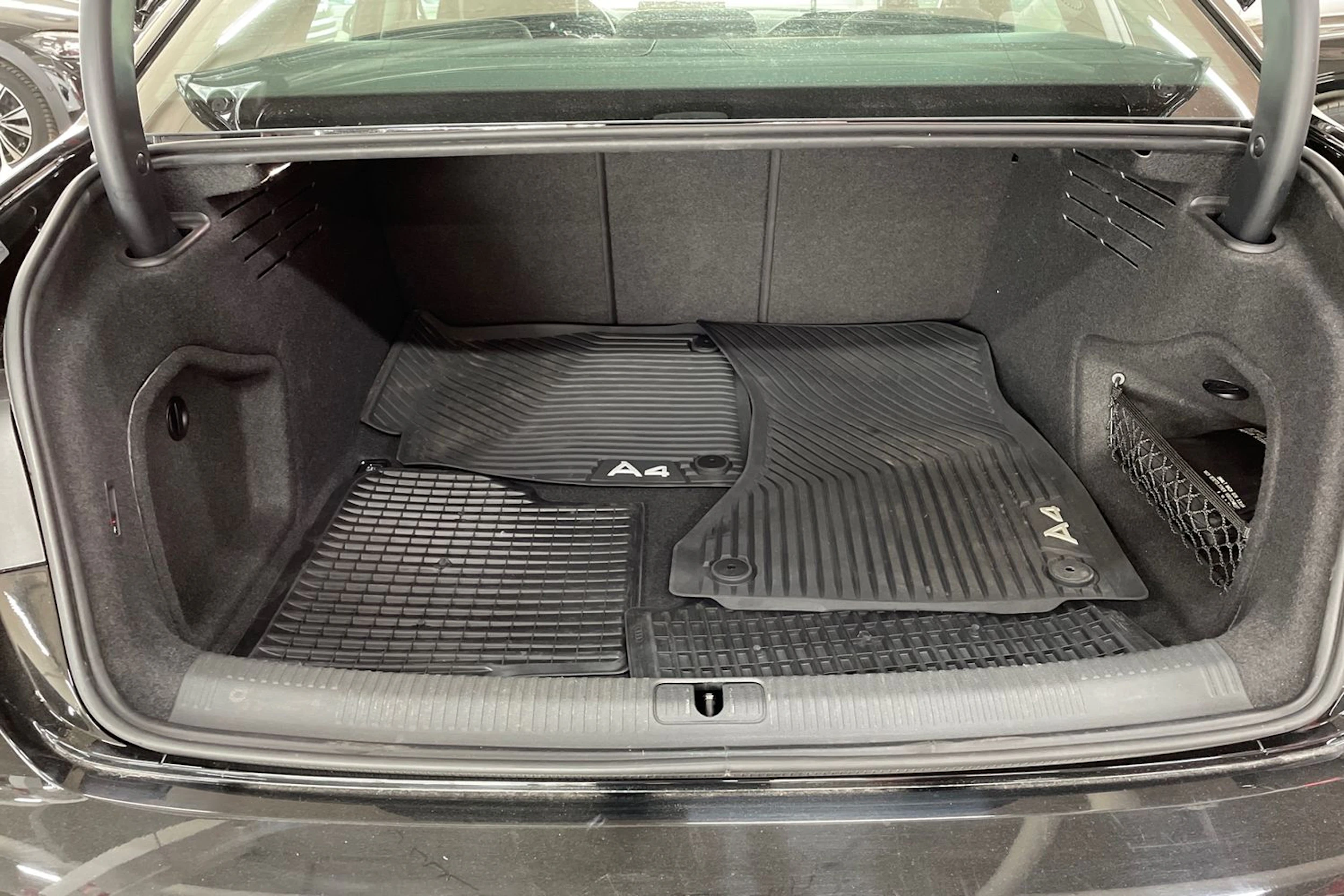 Musta Audi A4 2020 kuva 17.