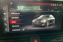 Musta Audi A4 2020 kuva 22.