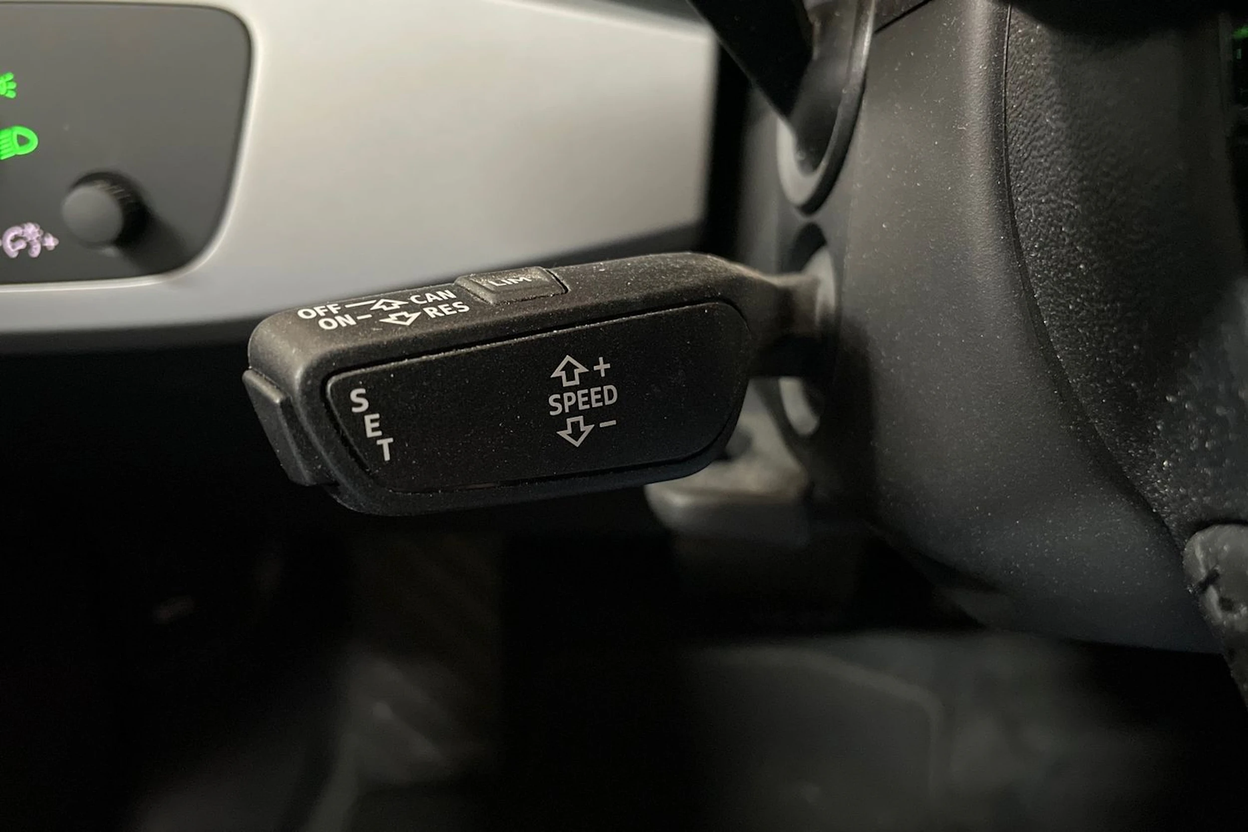 Musta Audi A4 2020 kuva 27.