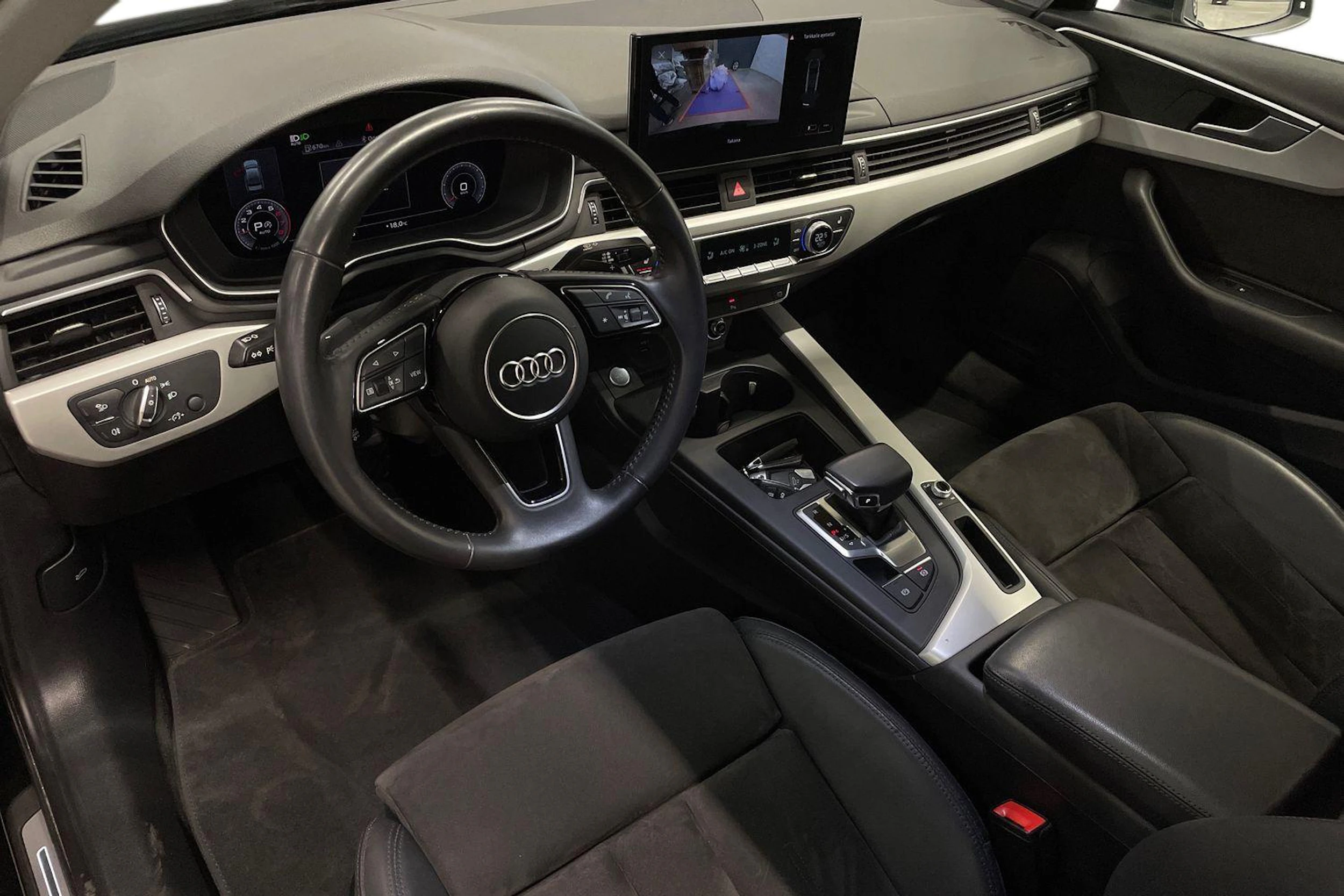 musta Audi A4 2020 kuva 6.