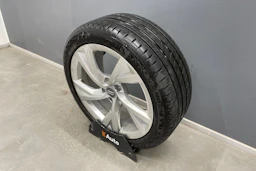 musta Audi A4 2020 kuva 11.