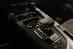 musta Audi A4 2020 kuva 23.