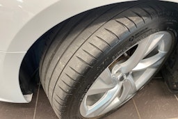 valkoinen Audi A4 2020 kuva 13.
