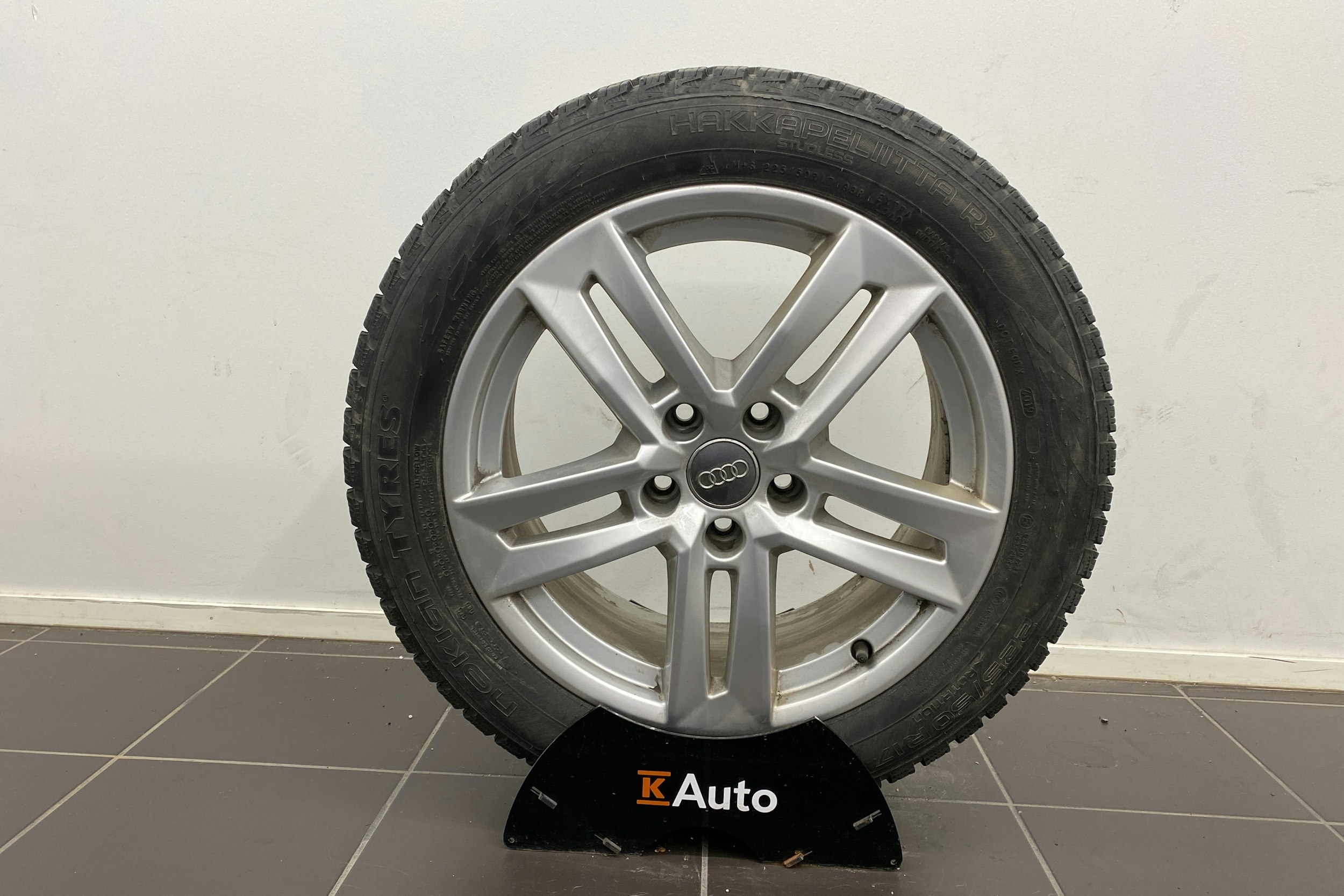 valkoinen Audi A4 2020 kuva 14.