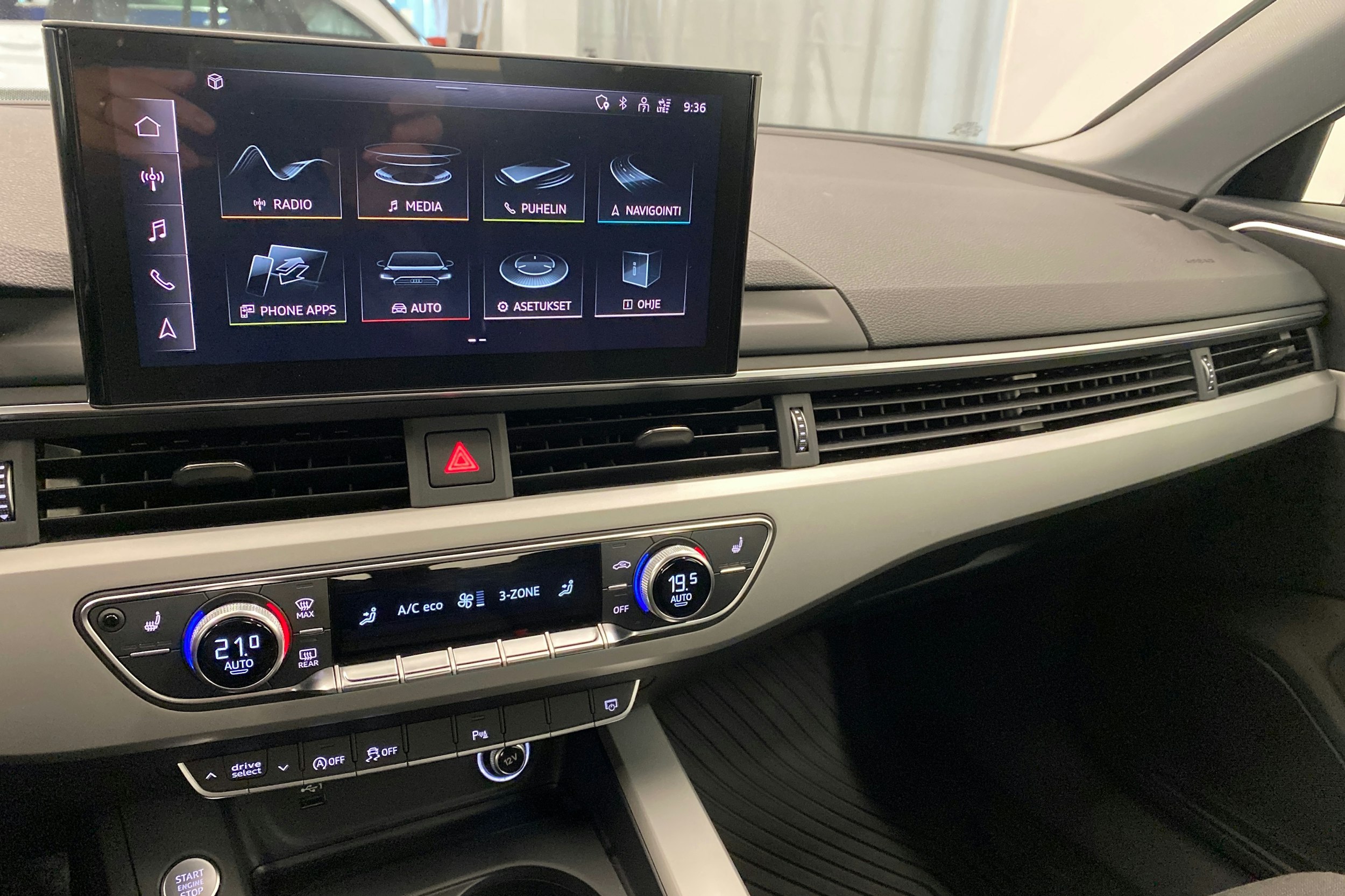 valkoinen Audi A4 2020 kuva 22.