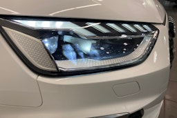 valkoinen Audi A4 2020 kuva 37.