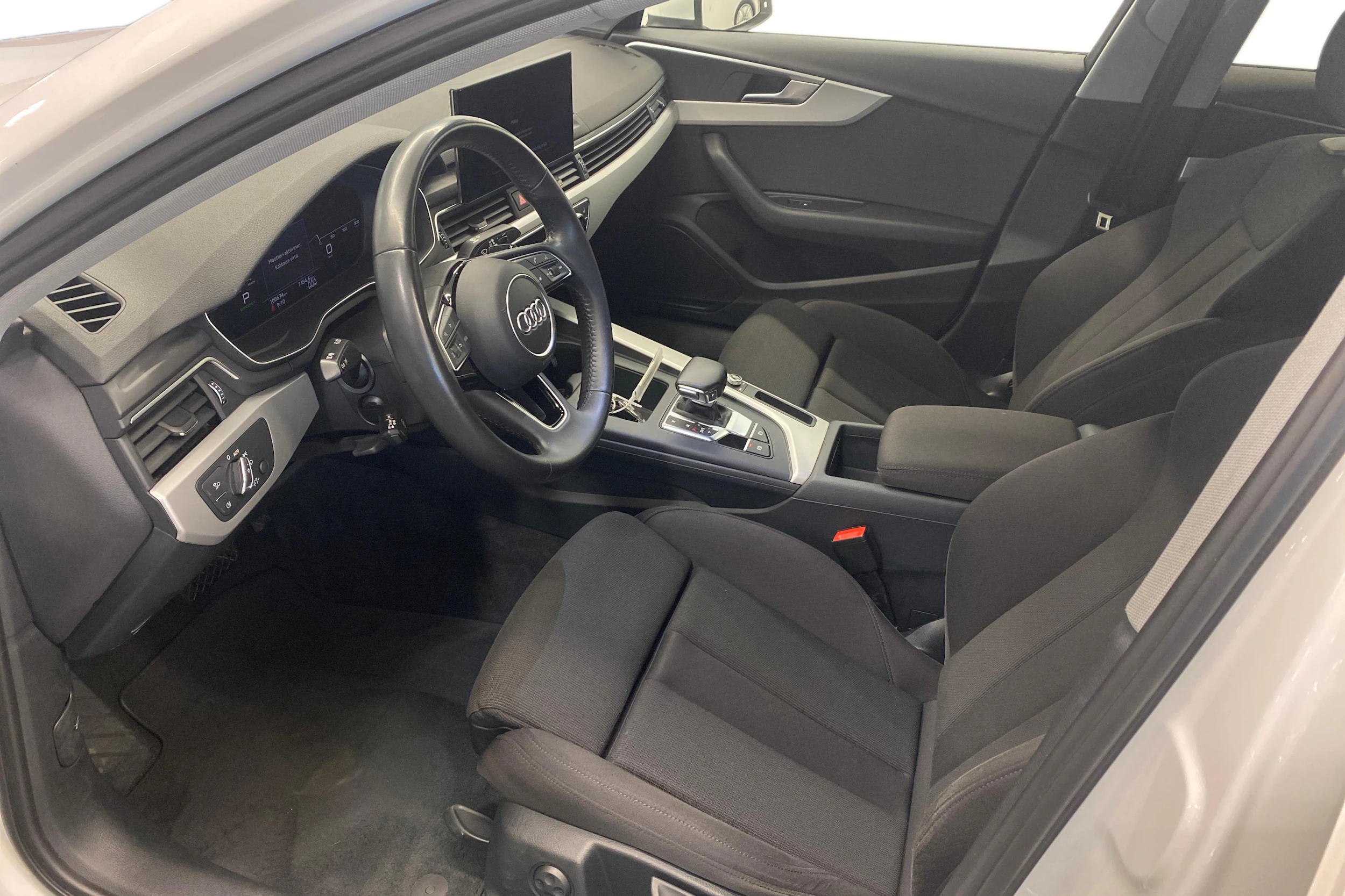 valkoinen Audi A4 2020 kuva 6.
