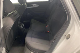 valkoinen Audi A4 2020 kuva 8.