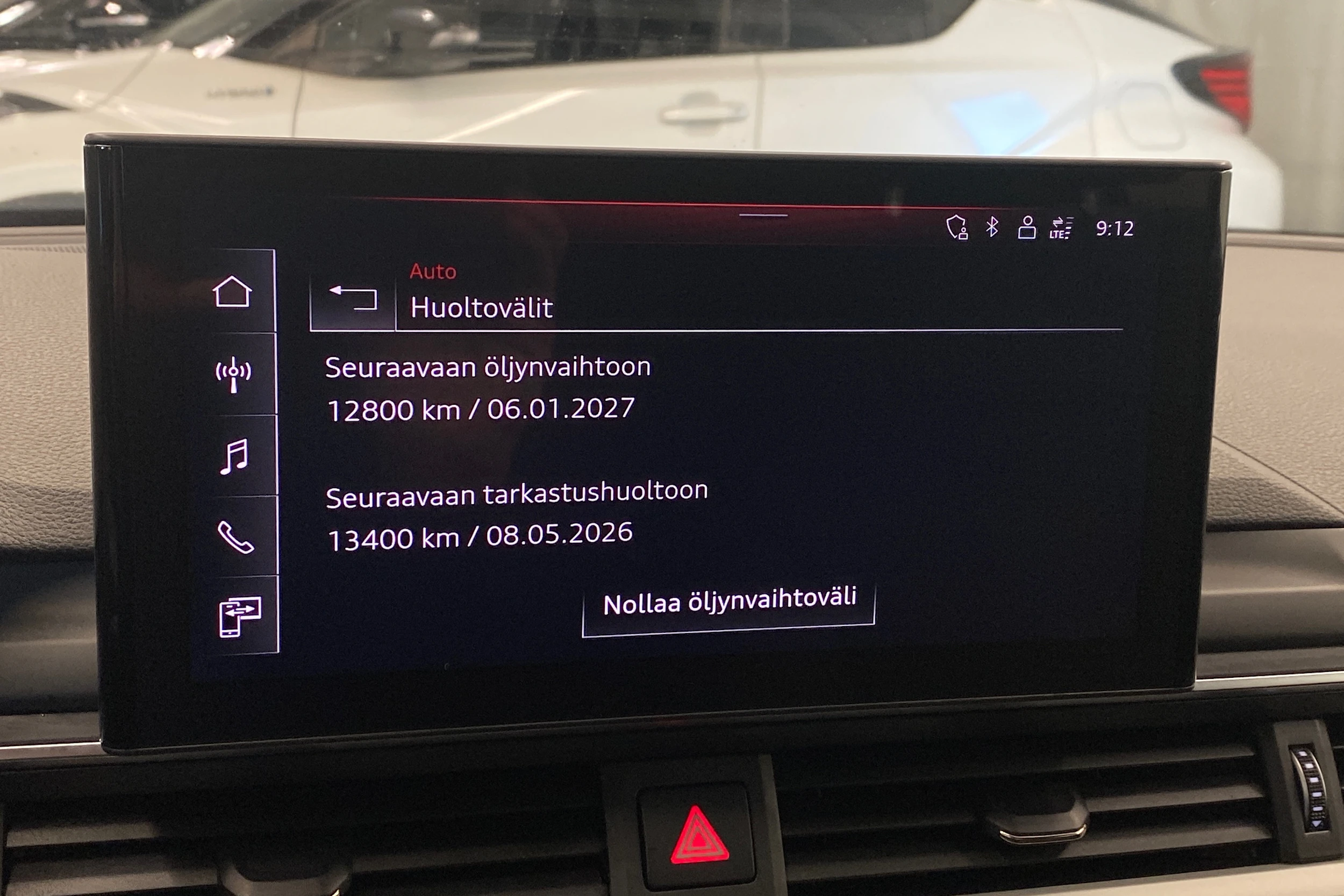 valkoinen Audi A4 2020 kuva 13.