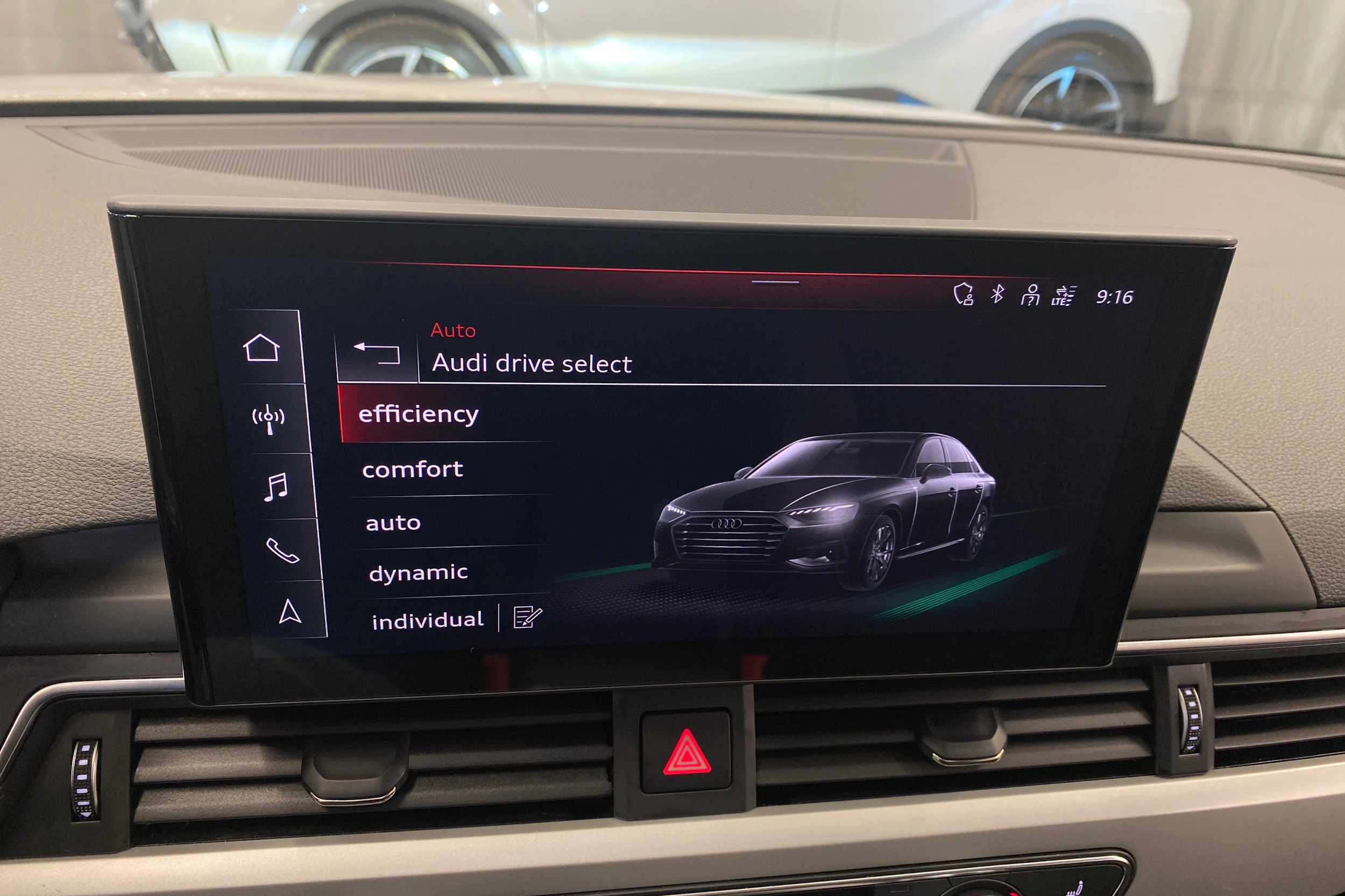 valkoinen Audi A4 2020 kuva 20.