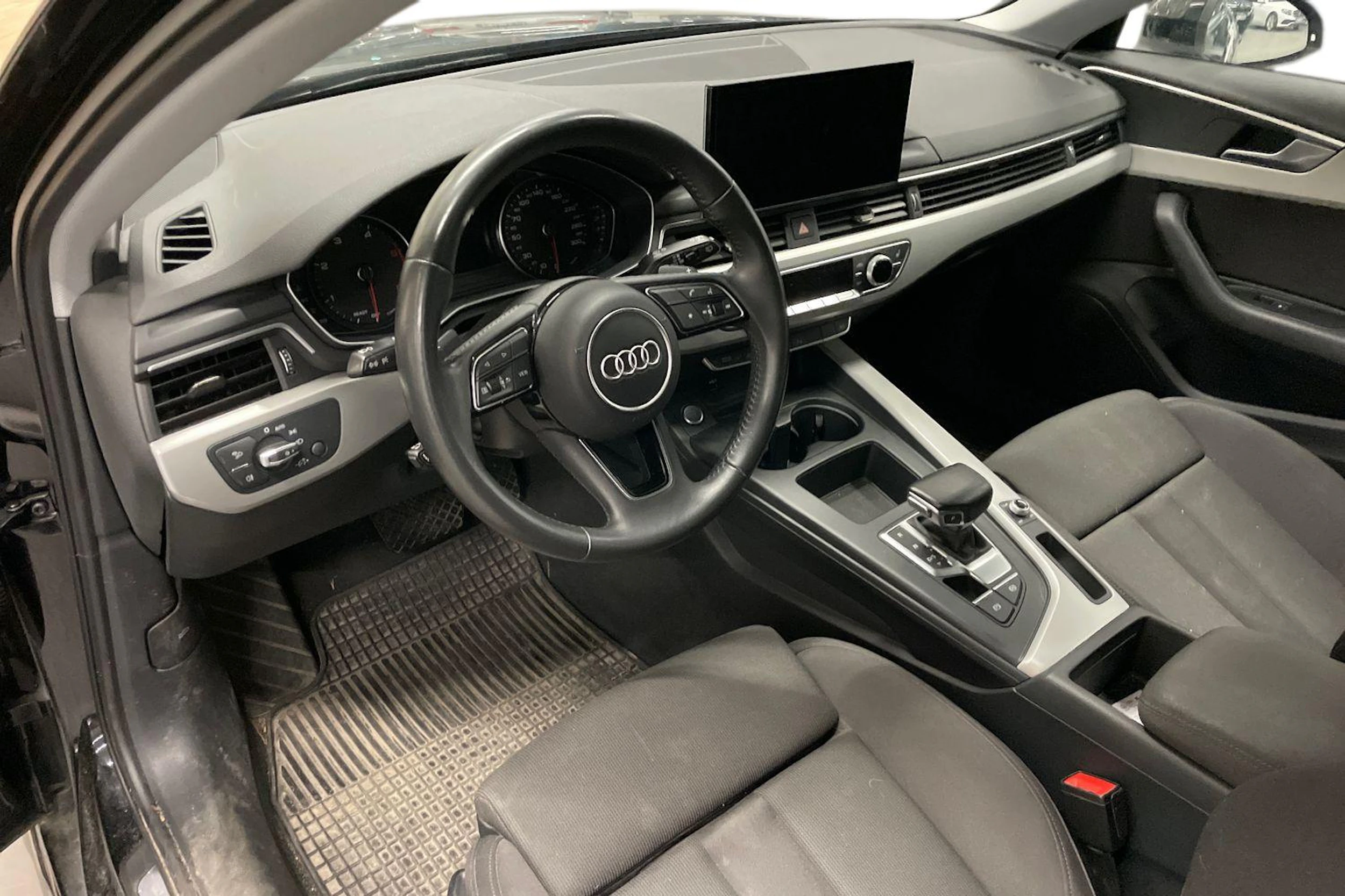 musta Audi A4 2020 kuva 3.