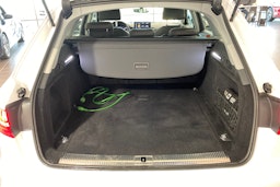 valkoinen Audi A4 2020 kuva 16.