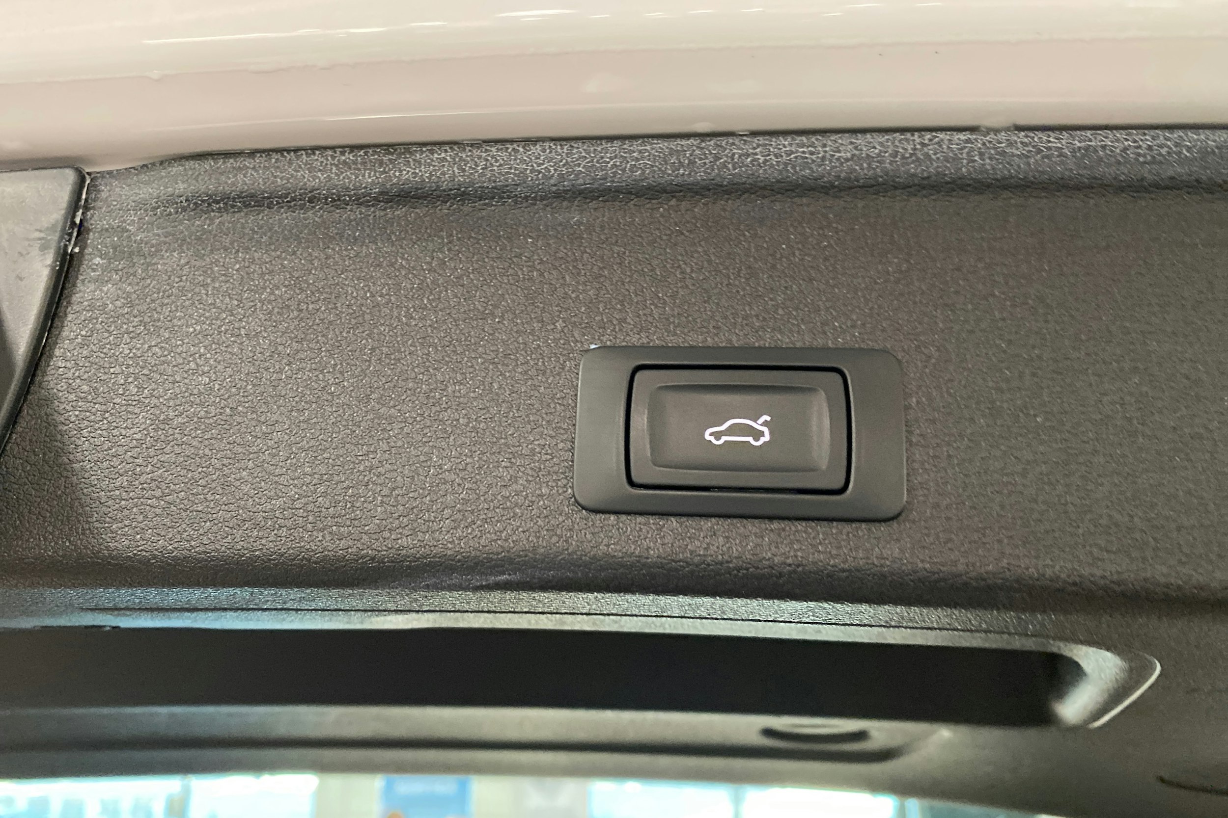 valkoinen Audi A4 2020 kuva 17.