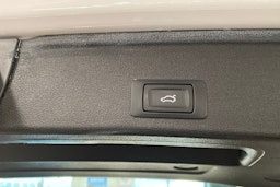 valkoinen Audi A4 2020 kuva 17.