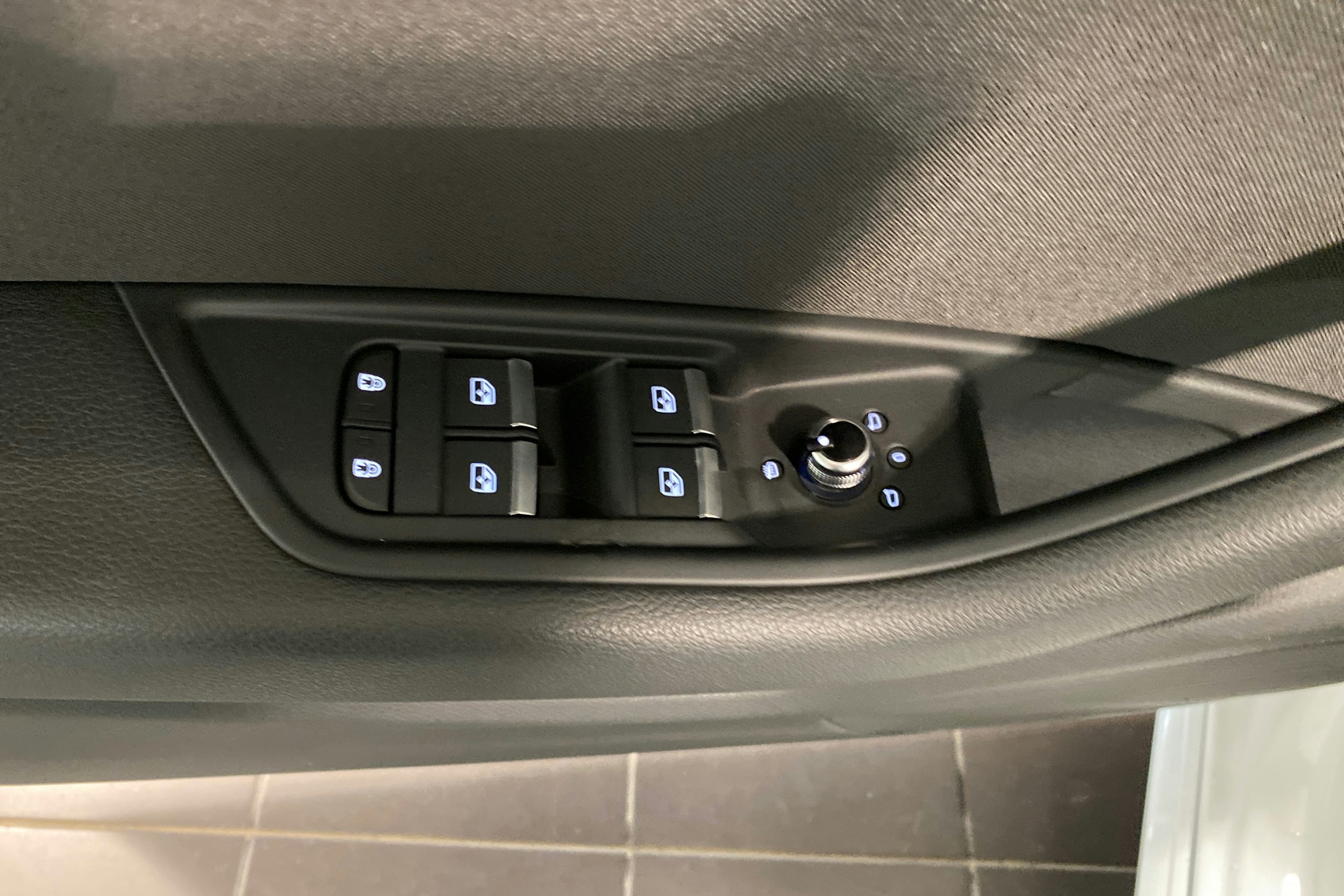 valkoinen Audi A4 2020 kuva 18.