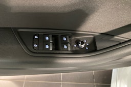 valkoinen Audi A4 2020 kuva 18.