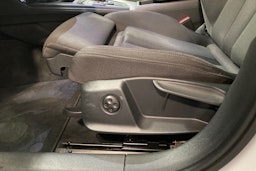 valkoinen Audi A4 2020 kuva 19.