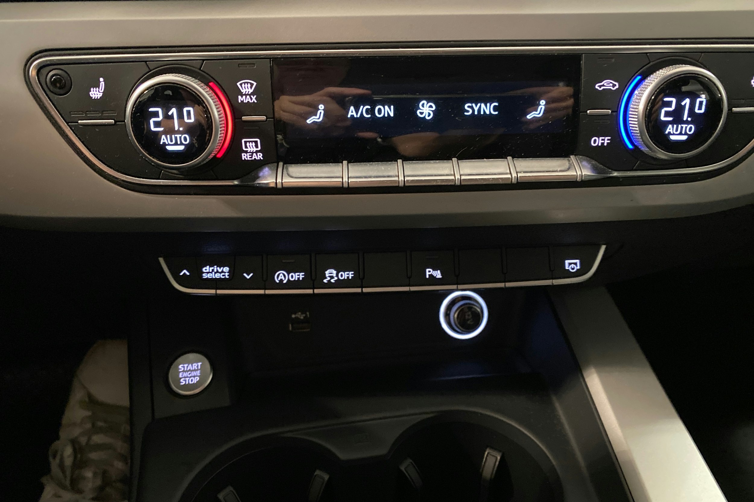 valkoinen Audi A4 2020 kuva 25.
