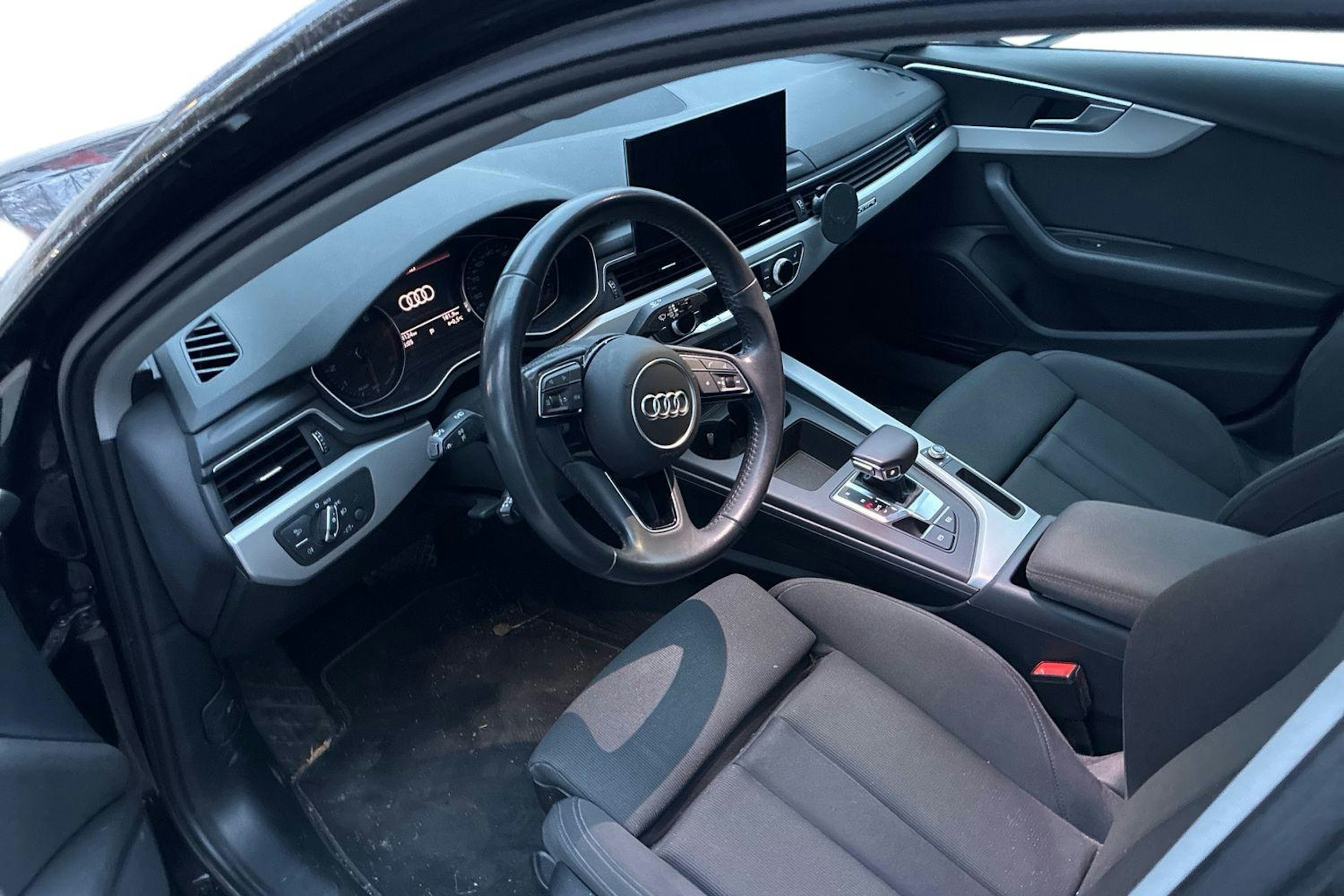 musta Audi A4 2020 kuva 3.