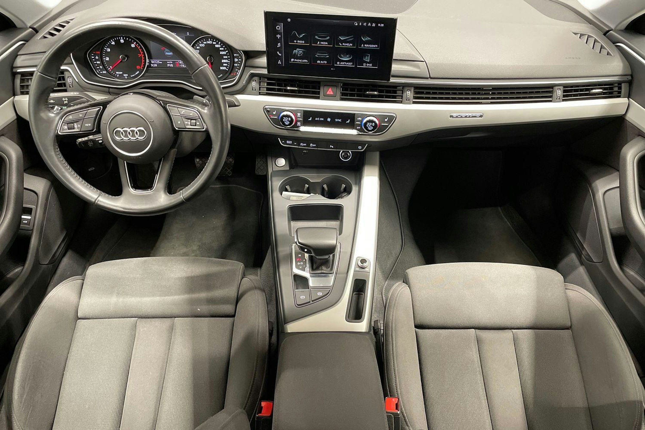 musta Audi A4 2020 kuva 9.