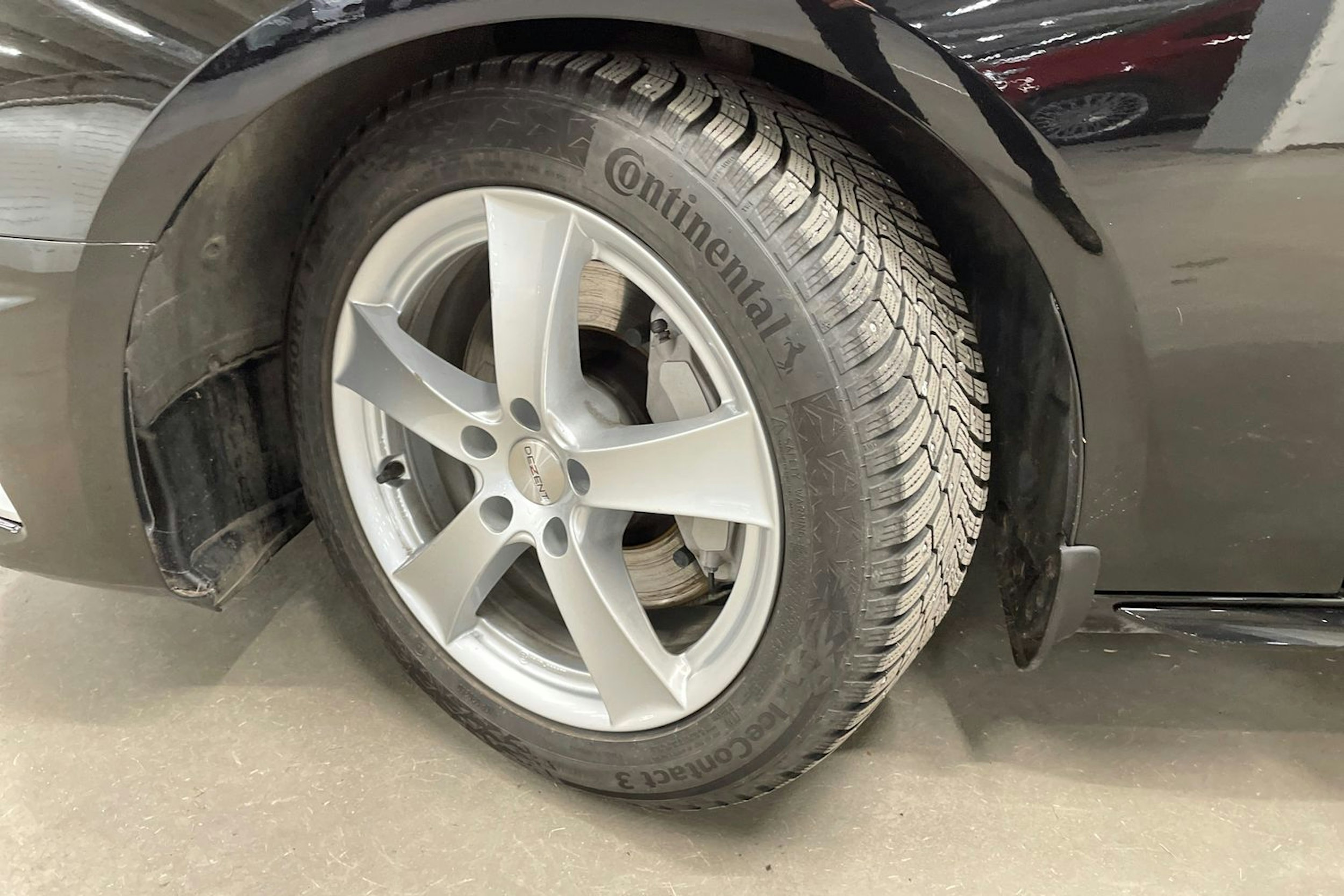 musta Audi A4 2020 kuva 13.