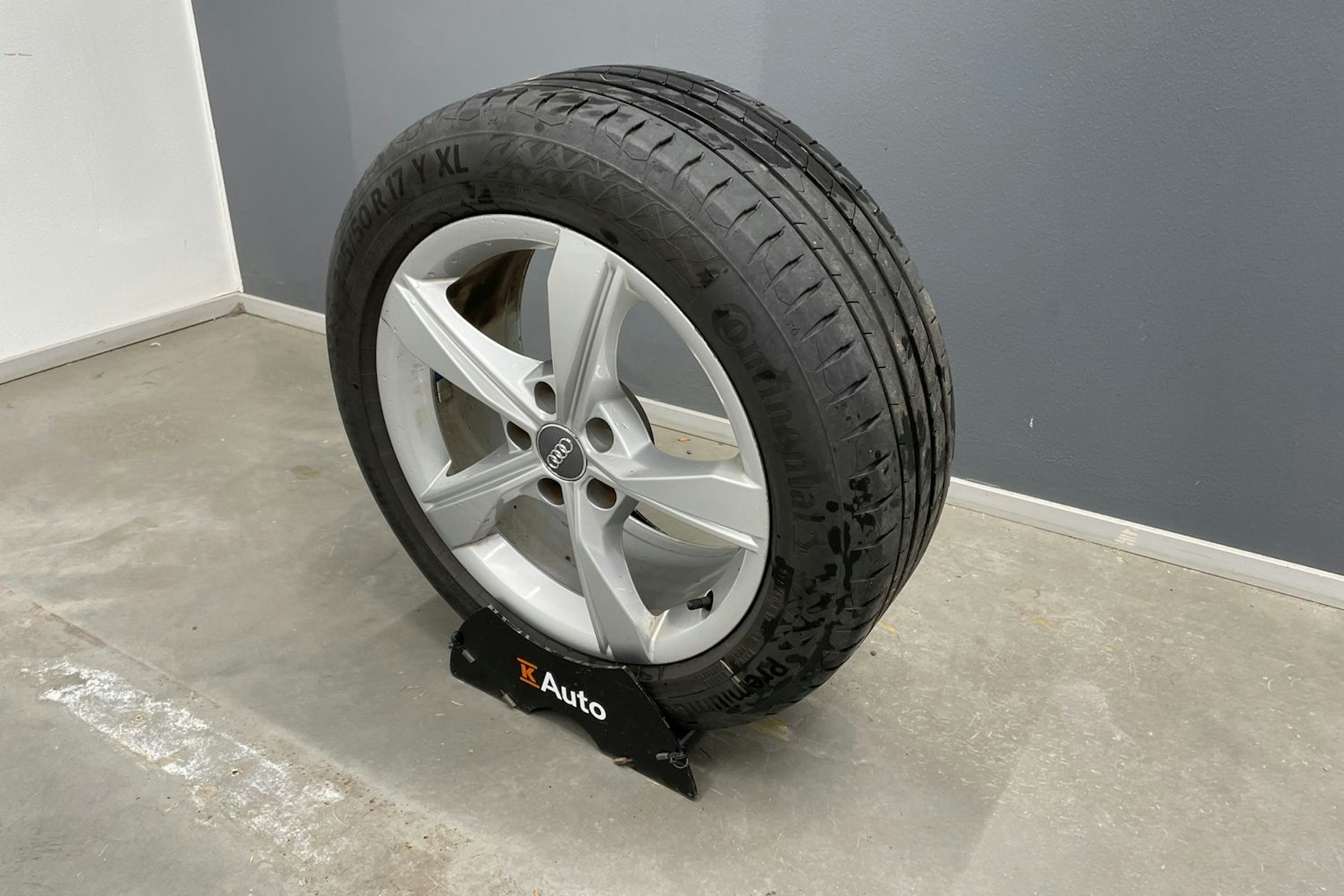 musta Audi A4 2020 kuva 14.