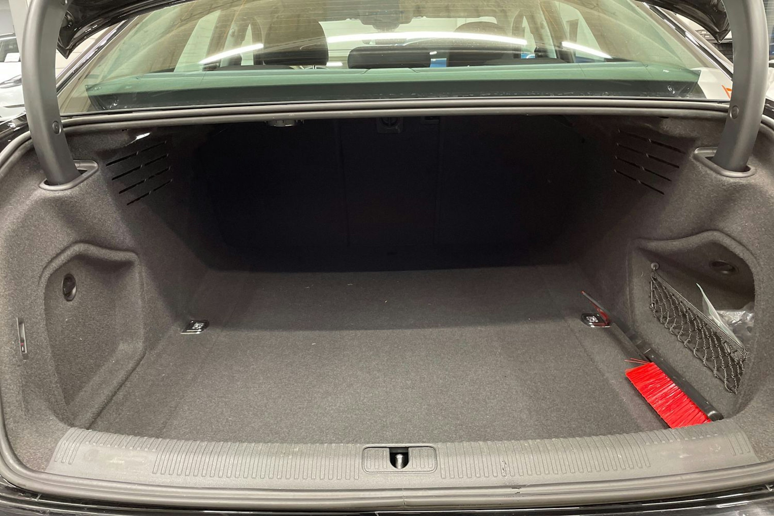 musta Audi A4 2020 kuva 15.