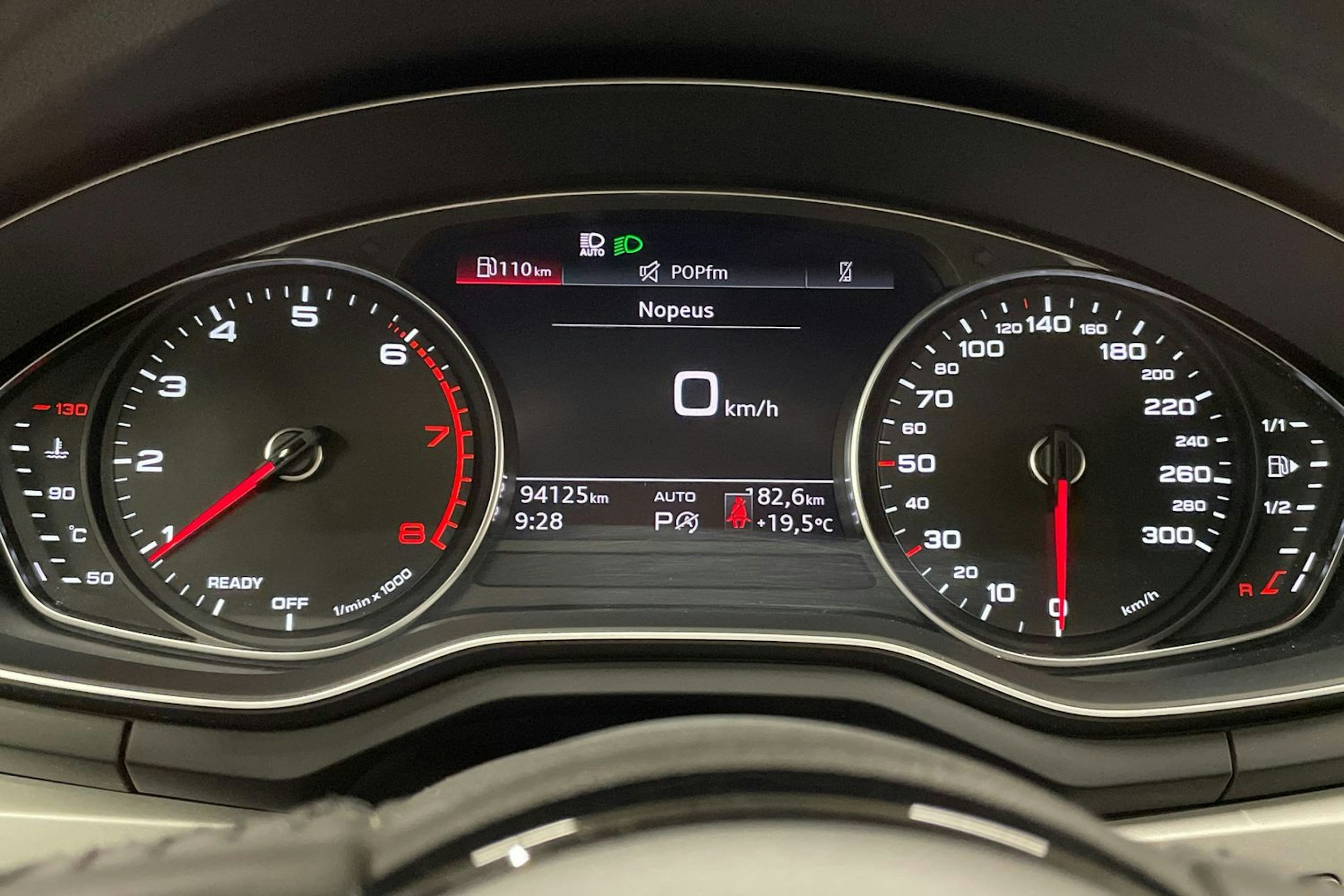 musta Audi A4 2020 kuva 16.