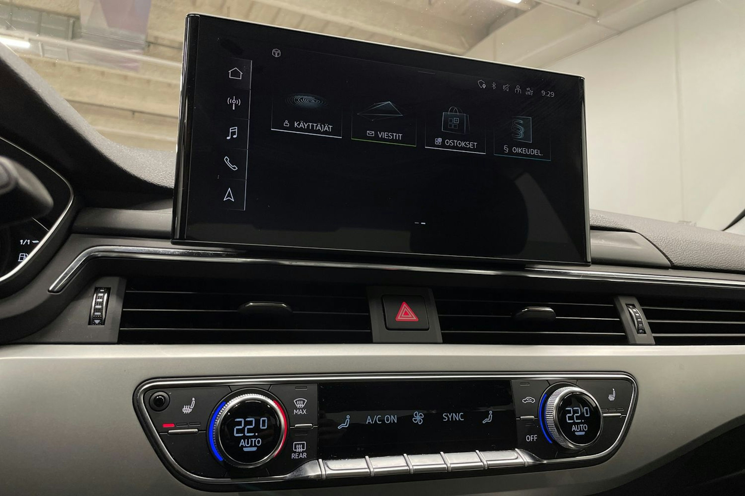 musta Audi A4 2020 kuva 18.