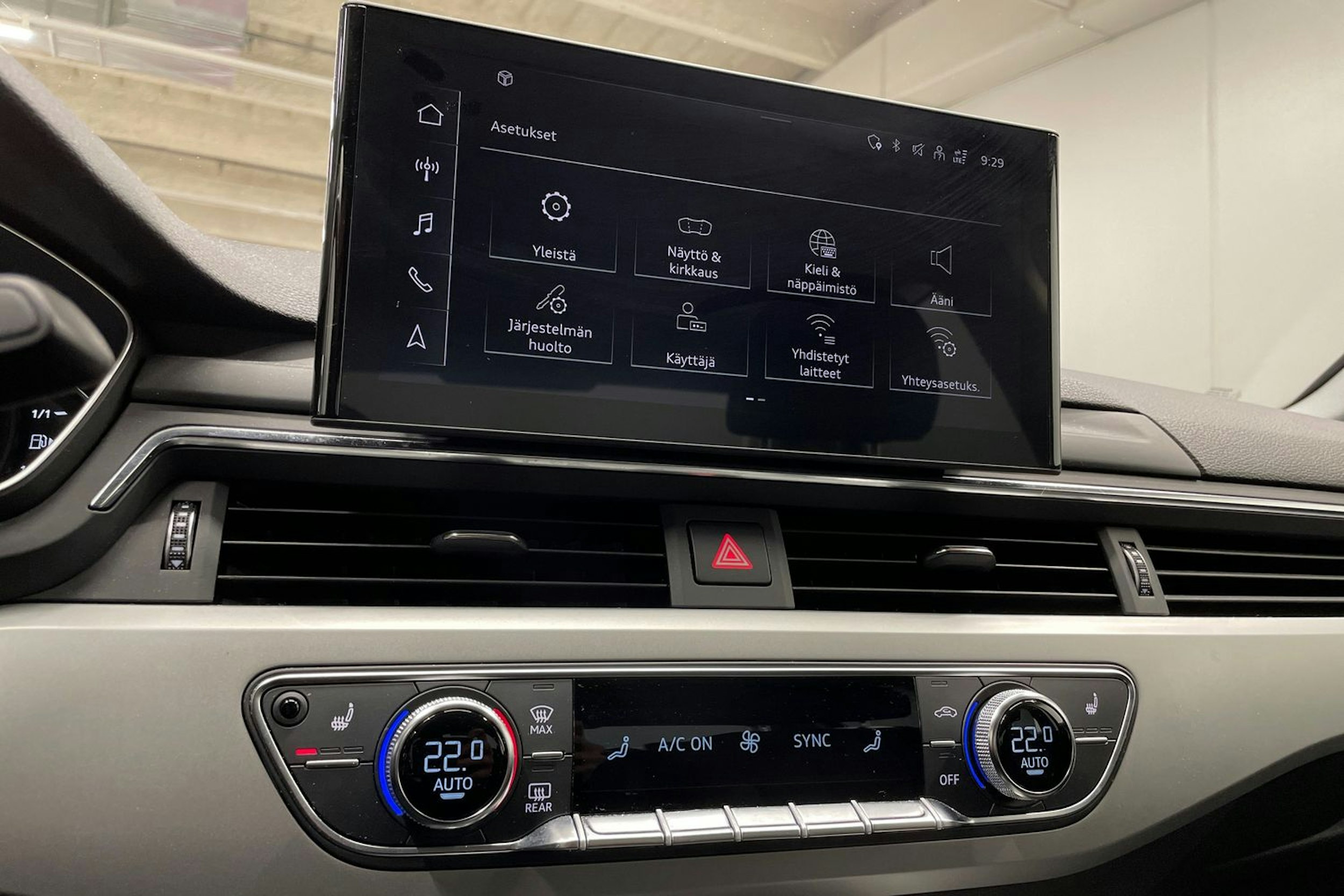 musta Audi A4 2020 kuva 19.