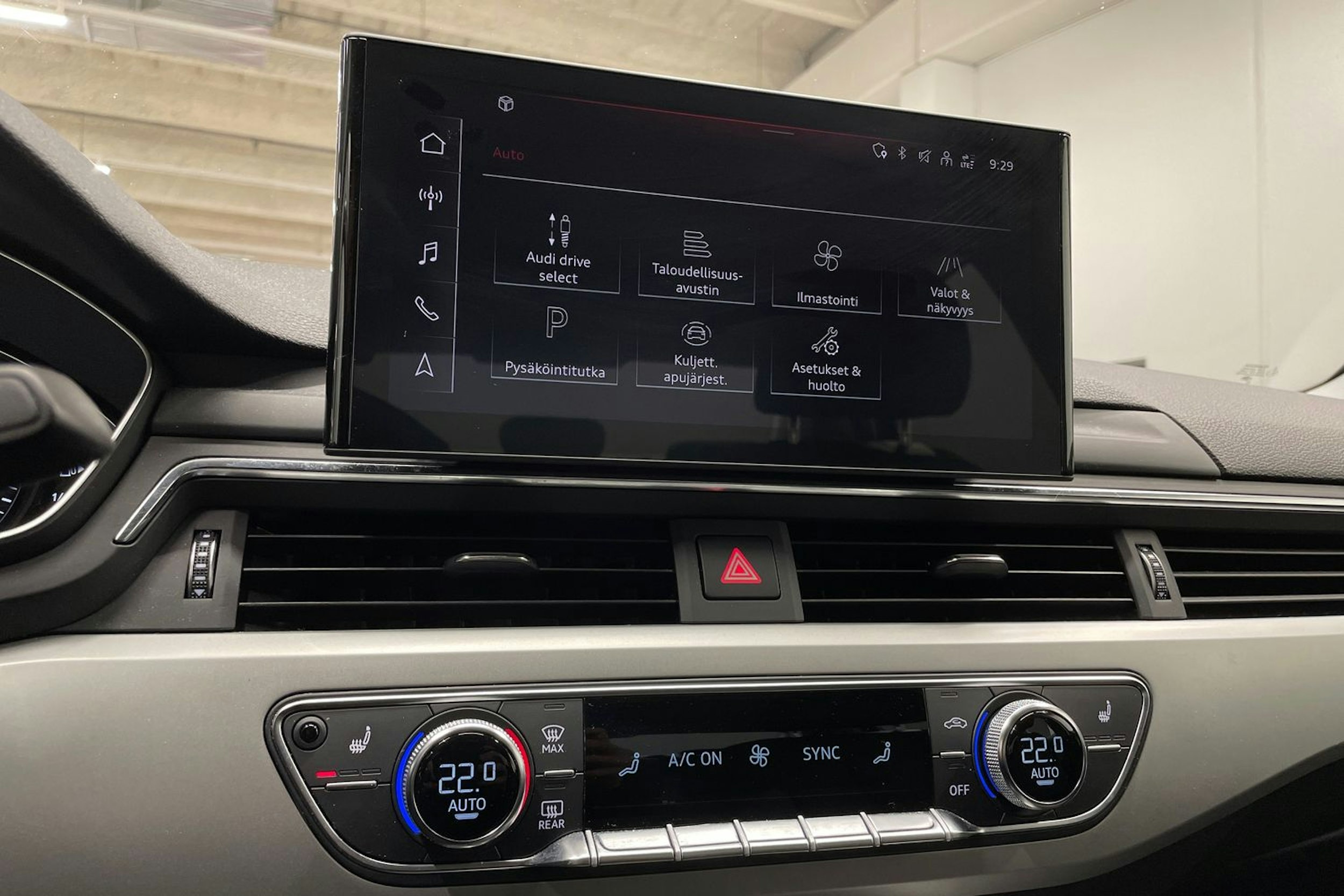 musta Audi A4 2020 kuva 21.