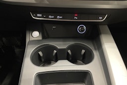 musta Audi A4 2020 kuva 23.