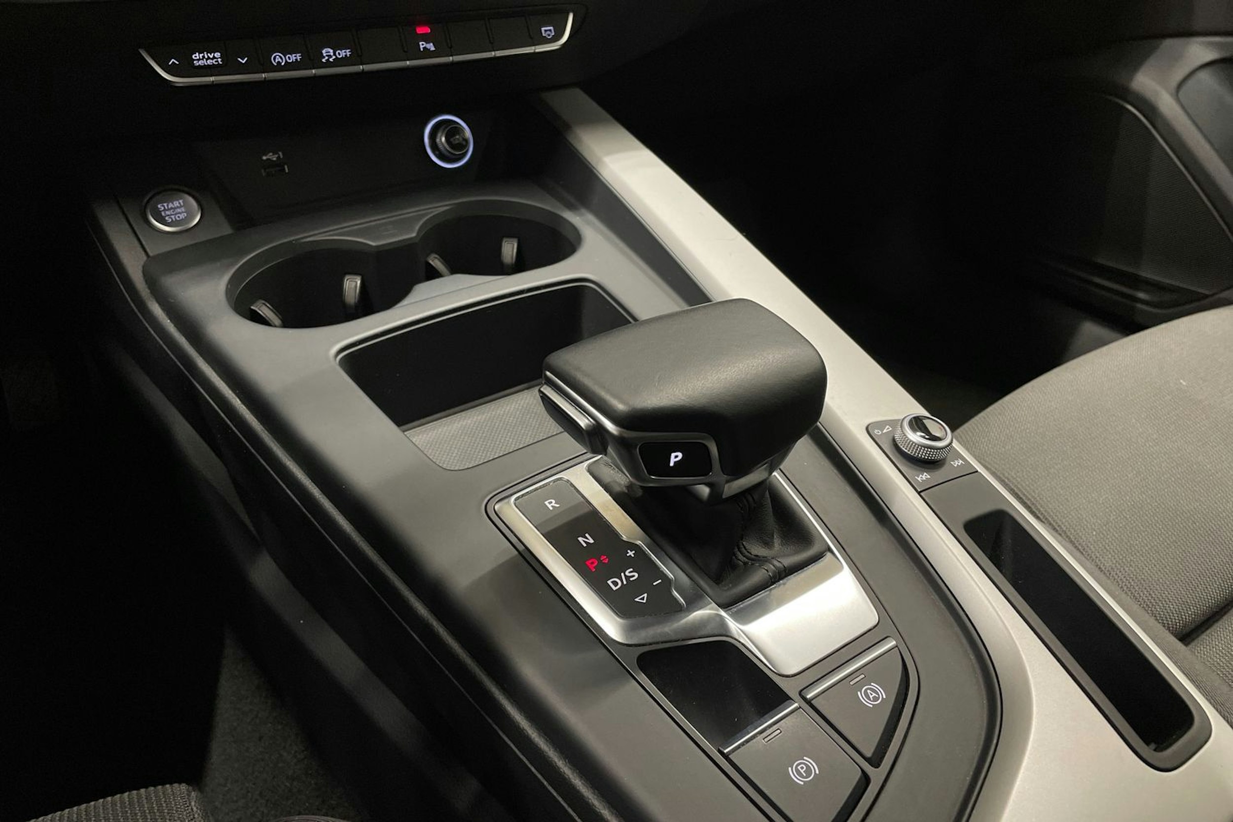 musta Audi A4 2020 kuva 24.