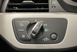 musta Audi A4 2020 kuva 25.