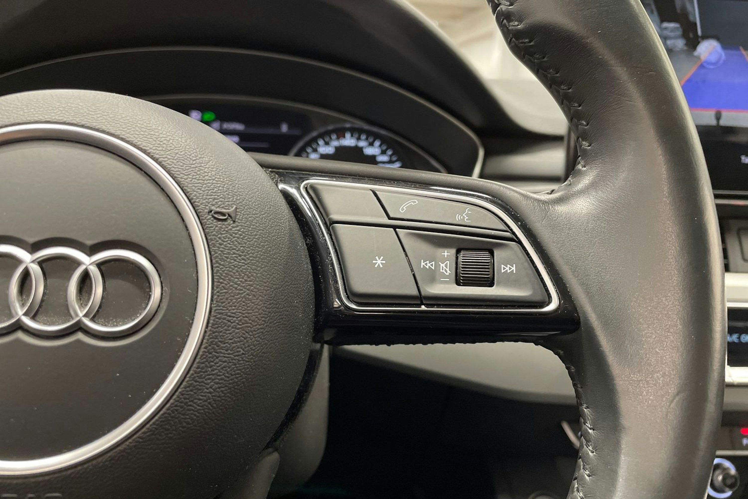 musta Audi A4 2020 kuva 27.