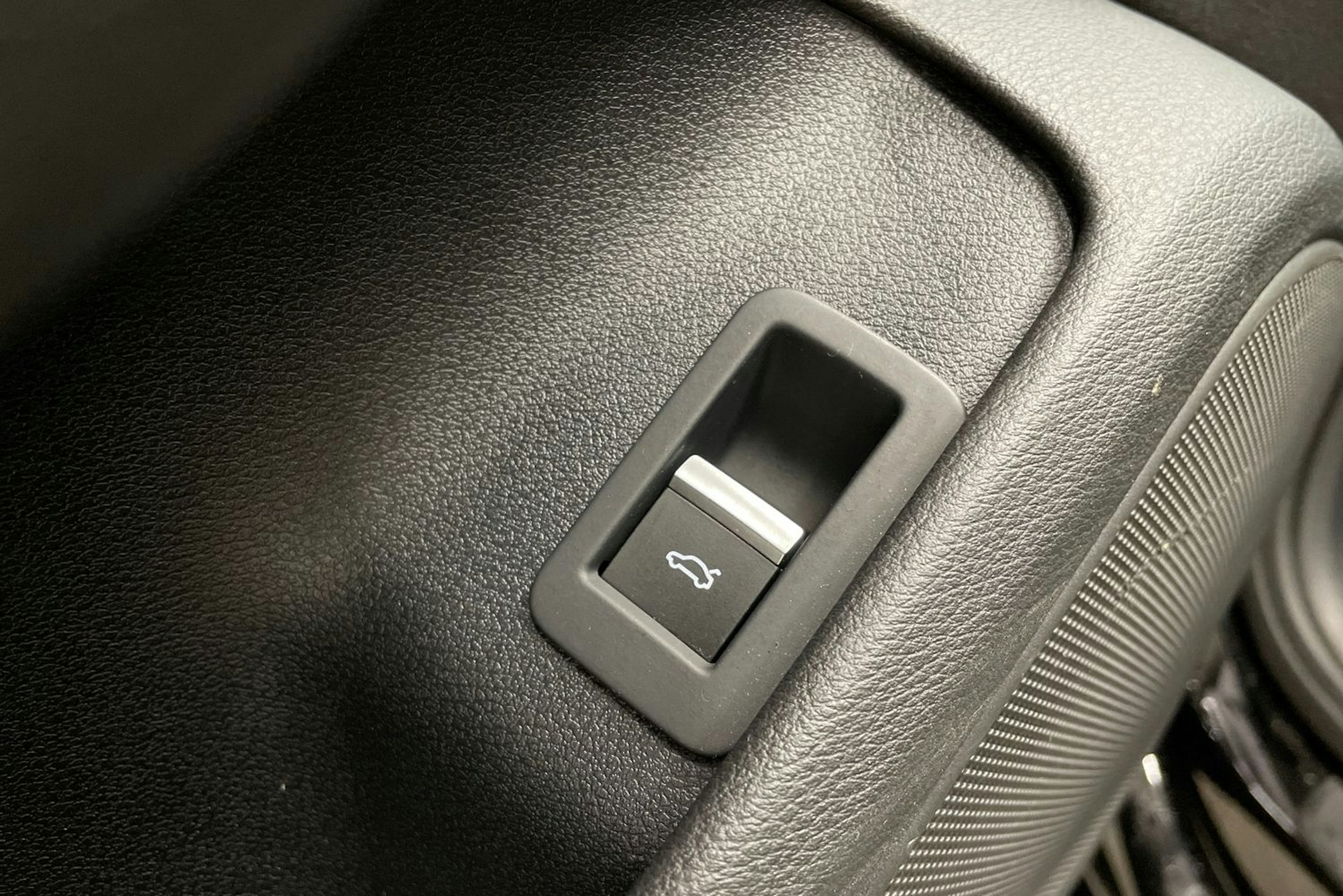 musta Audi A4 2020 kuva 28.