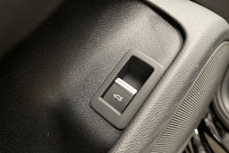 musta Audi A4 2020 kuva 28.