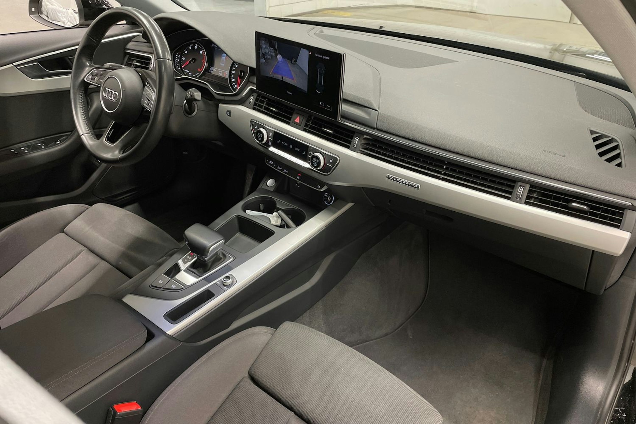 musta Audi A4 2020 kuva 31.