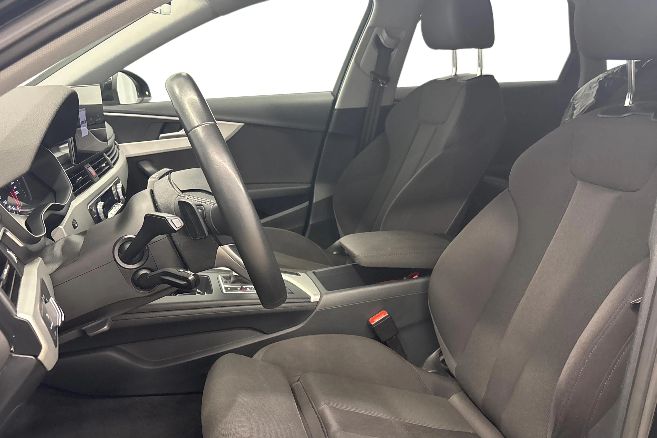 musta Audi A4 2021 kuva 7.