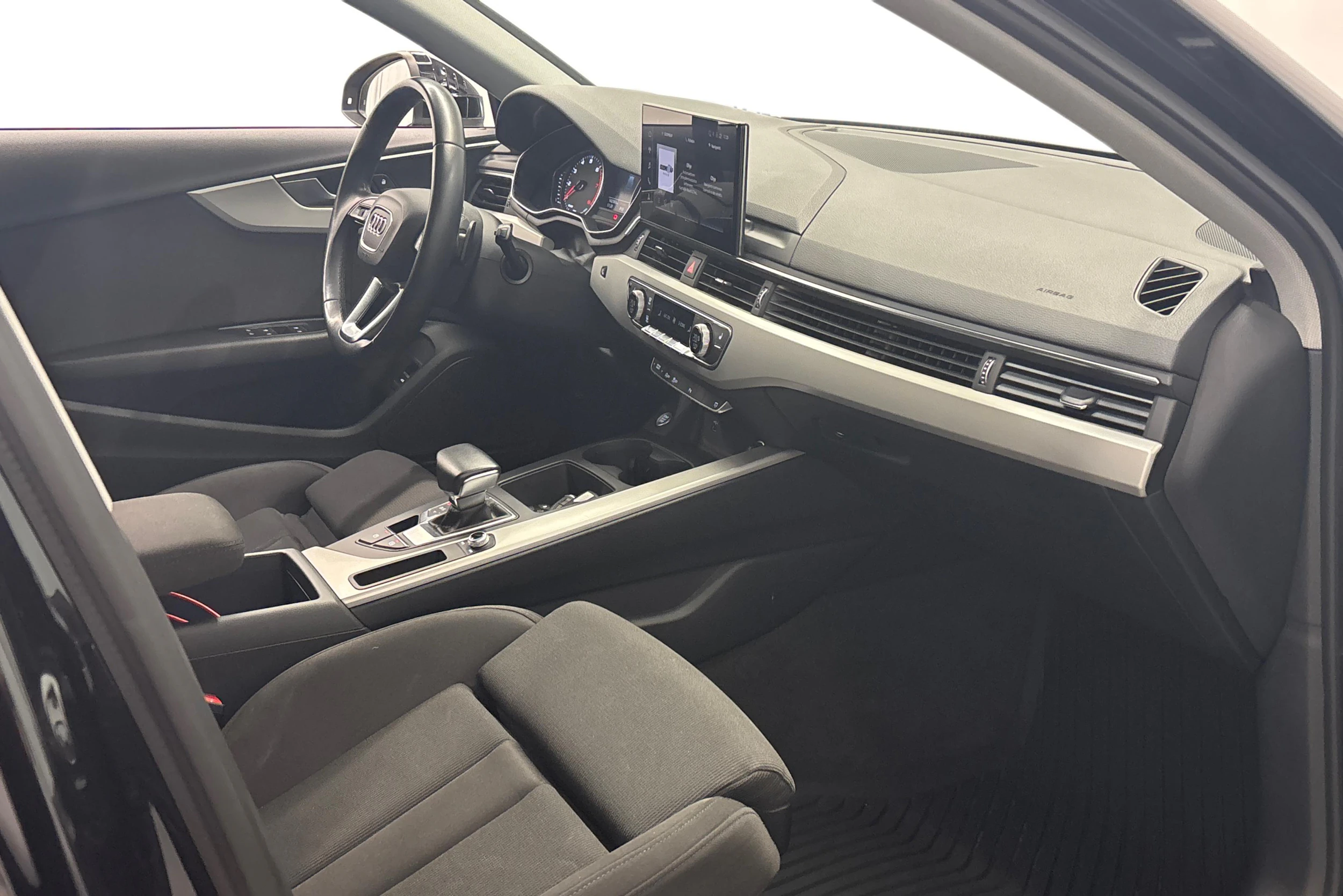 musta Audi A4 2021 kuva 8.