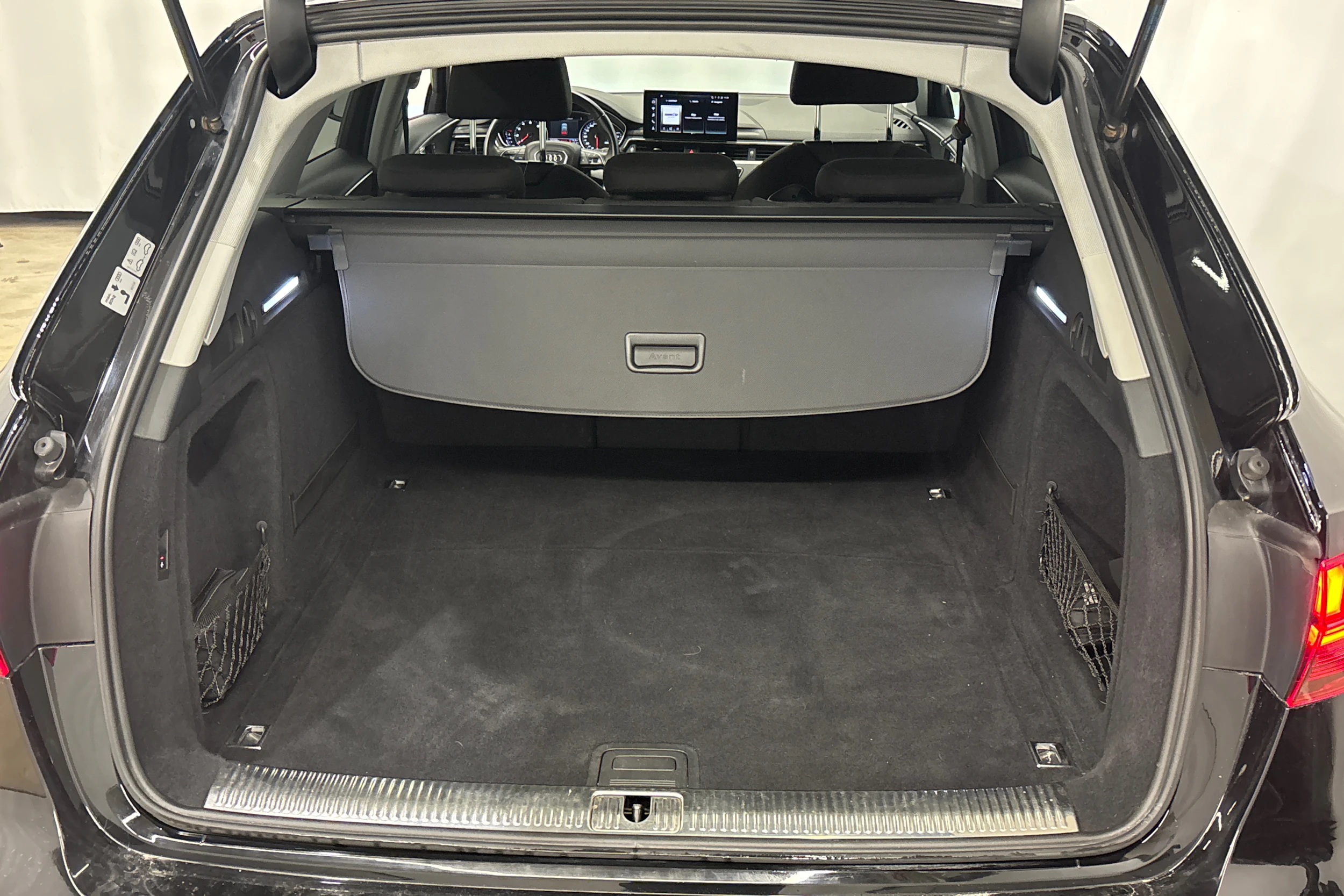 musta Audi A4 2021 kuva 11.