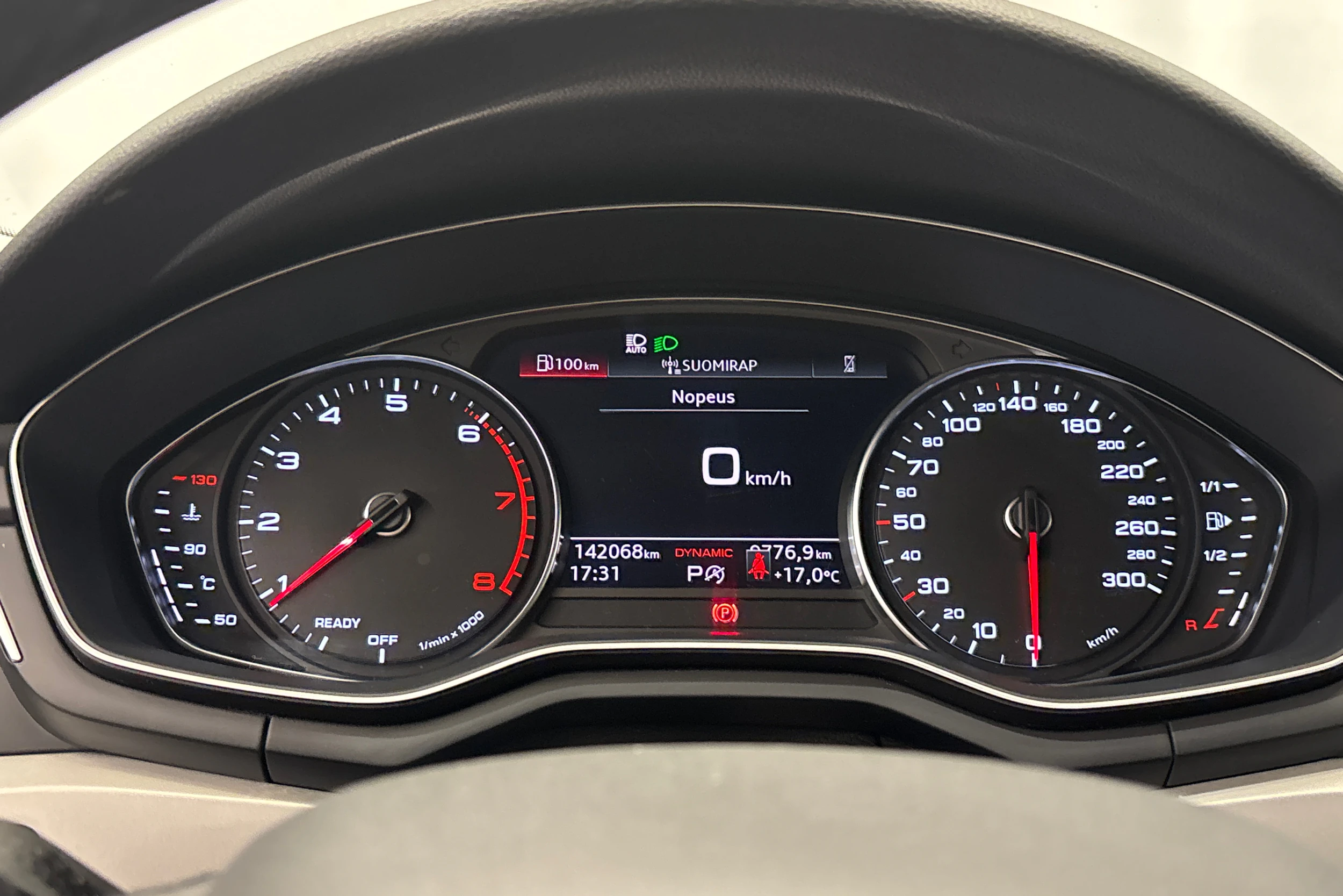 musta Audi A4 2021 kuva 17.