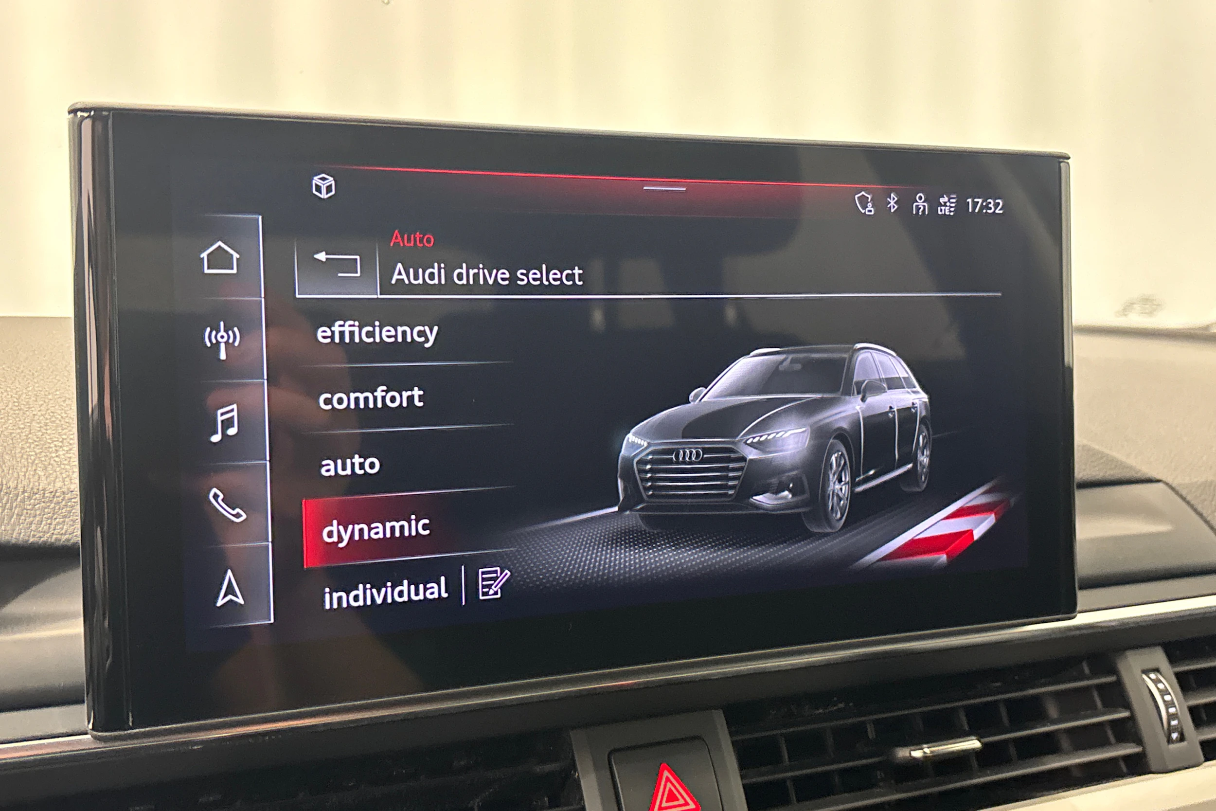 musta Audi A4 2021 kuva 21.