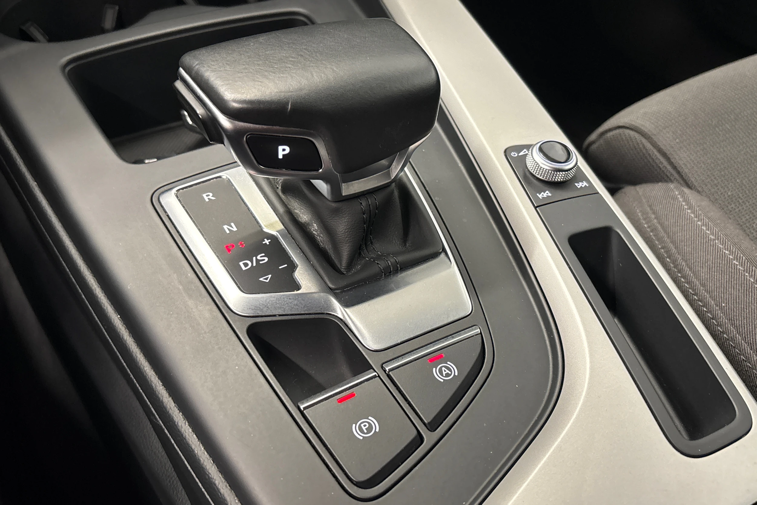 musta Audi A4 2021 kuva 26.