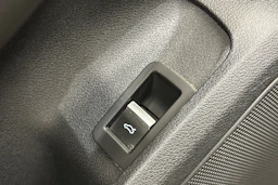 musta Audi A4 2021 kuva 28.